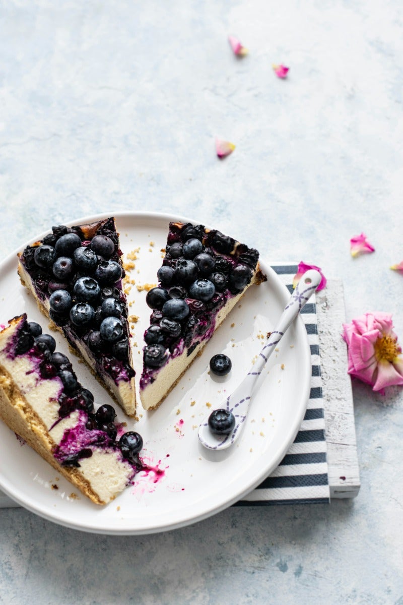 Gezonde blueberry cheesecake in een glas